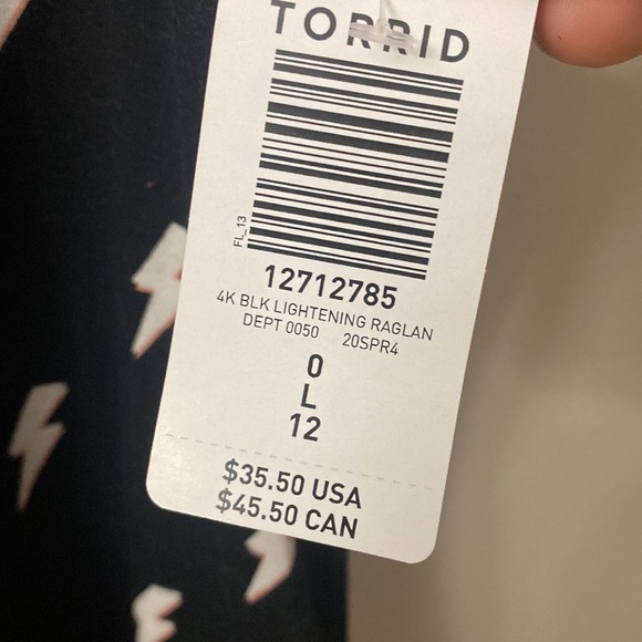 NWT Torrid Classic Fit Crew Tee Super Soft Lightnight Bolts  size large torrid 0 - Picture 9 of 10